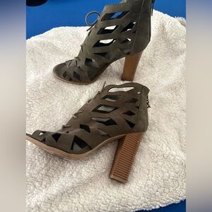 Open towed heels- women’s 10 w/ 3.5 heel